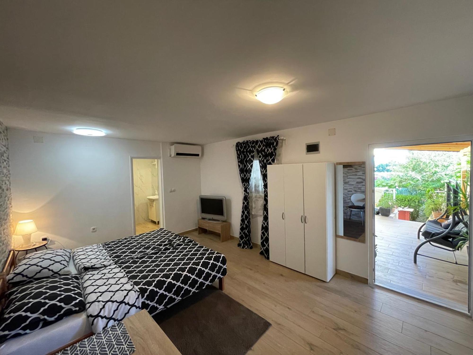 Apartment Mika พูลา ภายนอก รูปภาพ