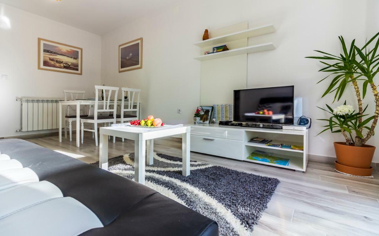 Apartment Mika พูลา ภายนอก รูปภาพ