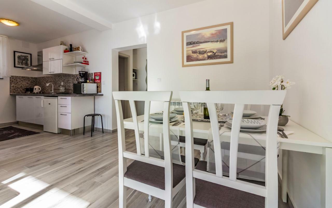 Apartment Mika พูลา ภายนอก รูปภาพ