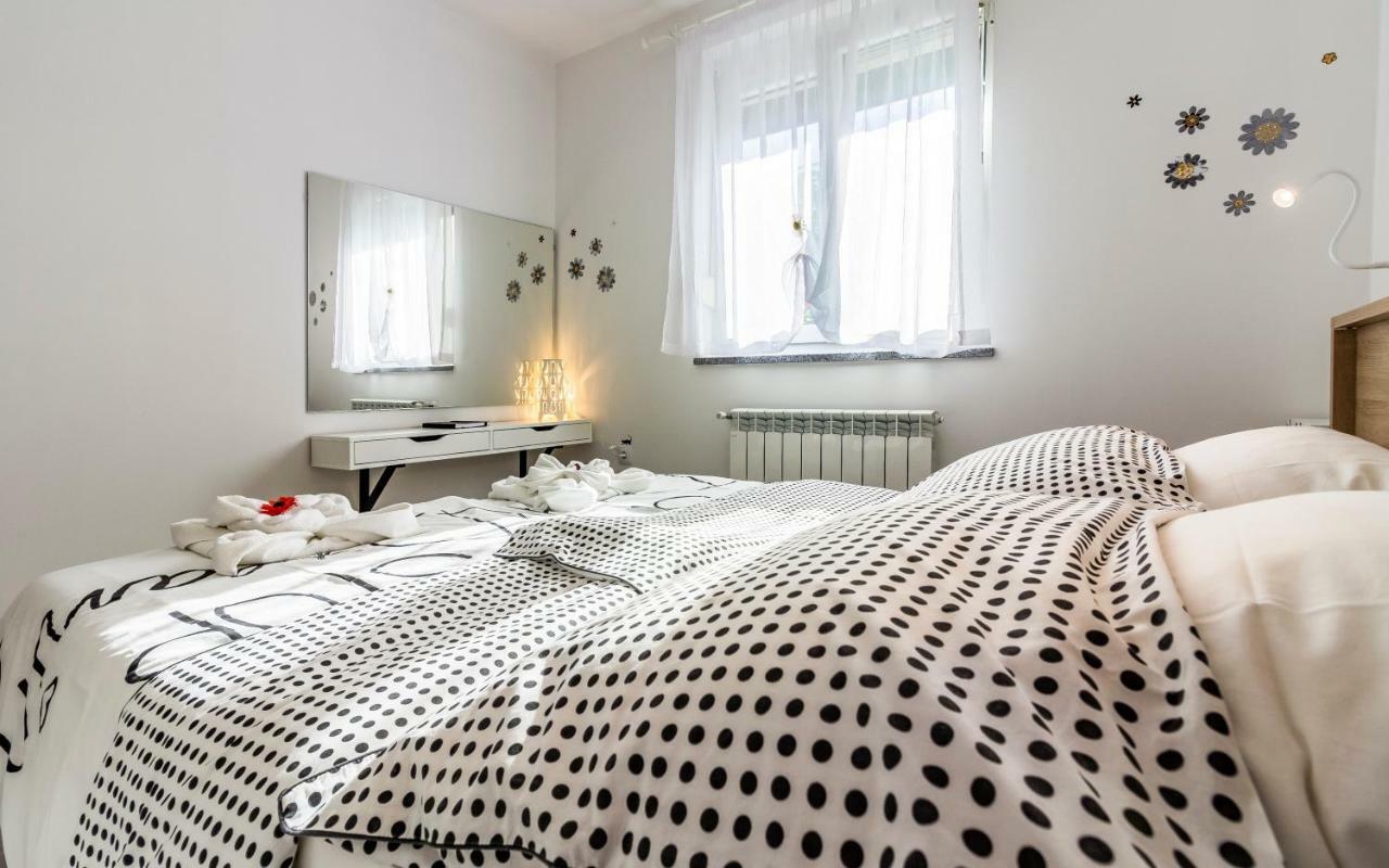 Apartment Mika พูลา ภายนอก รูปภาพ